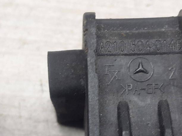 Крепление радиатора Mercedes W208 A2158990061