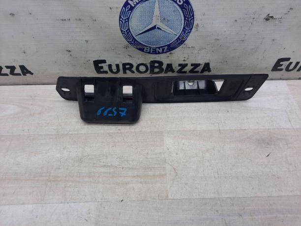 Накладка ручки крышки багажника Mercedes W203 Купе A2037430093