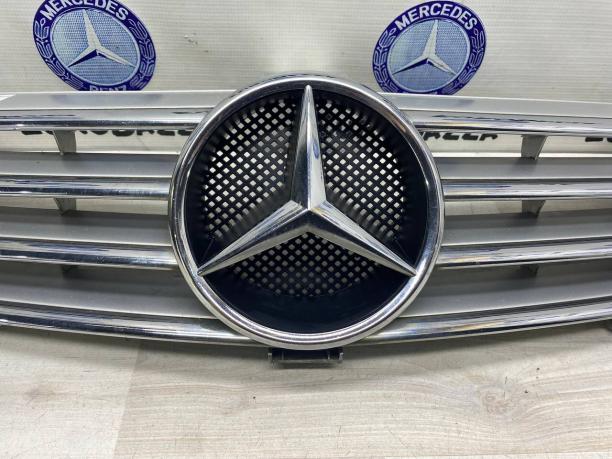 Решетка радиатора Mercedes W219 A2198800083