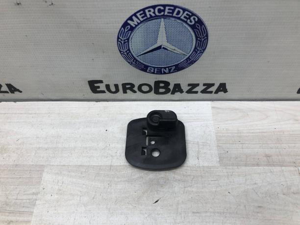 Кронштейн аварийного знака Mercedes W202 A2028900014