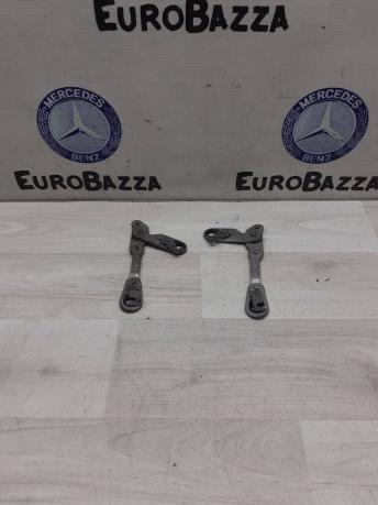 Петля капота Mercedes W212 A2048870310