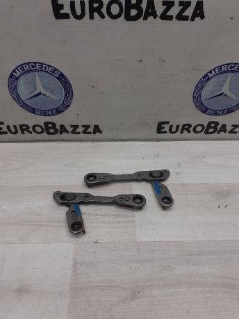 Петля капота Mercedes W212 A2048870310
