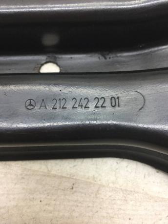 Кронштейн опоры АКПП Mercedes W212 A2122422201