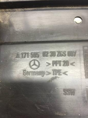 Накладка радиатора Mercedes R171 A1715050230