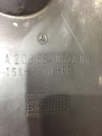 Передний подкрылок Mercedes W203 А2038841122 А2038841122