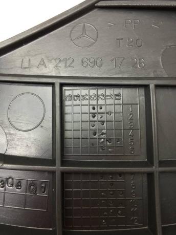 Накладка задней арки кузова Mercedes W212 A2126901726