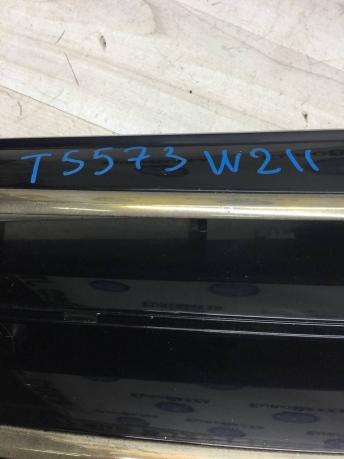 Решетка радиатора Mercedes W211 A2118800283