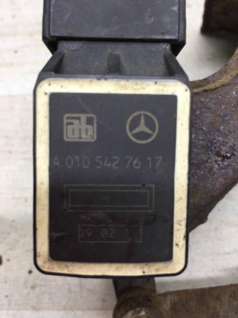 Датчик уровня подвески задний Mercedes W220 A0105427617