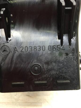 Дефлектора обдува салона Mercedes W203 A2038302254