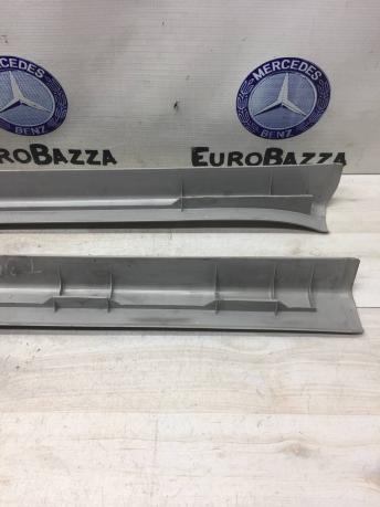 Накладка порога внутренняя Mercedes W209 A2096800735