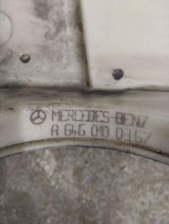 Крышка двигателя Mercedes Om646 A6460100367