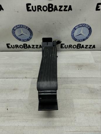 Педаль акселератора Mercedes W221 A2203000104