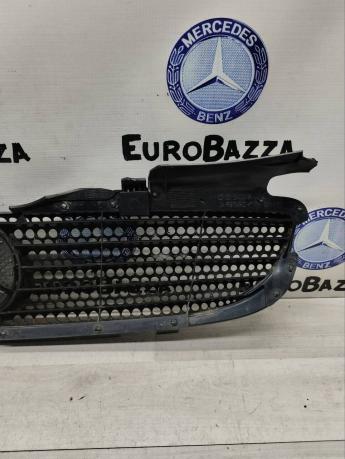 Решетка радиатора Mercedes R170 A1708800785