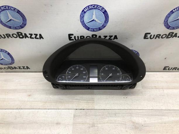 Приборная панель Mercedes W203  А2035405047 А2035405047