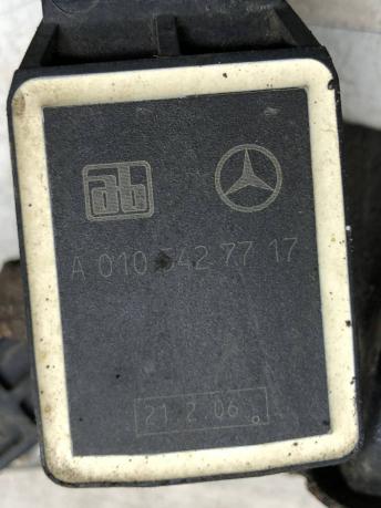 Датчик уровня подвески передний Mercedes W221 A0105427717