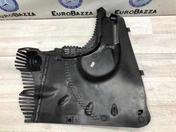 Пластик подкапотный Mercedes W211 A2118301613