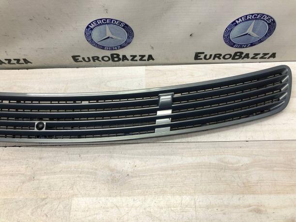 Решетка капота Mercedes W203 A2038800205