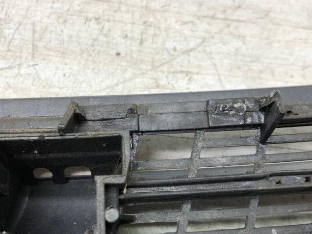 Решетка капота Mercedes W203 A2038800205