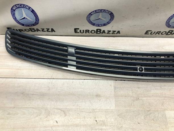 Решетка капота Mercedes W203 A2038800205
