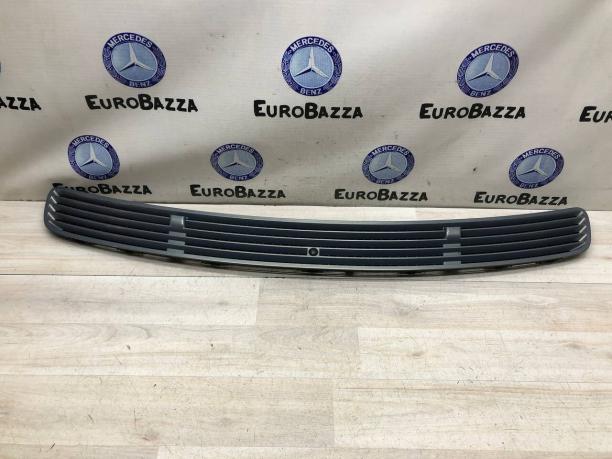 Решетка капота Mercedes W203 A2038800205