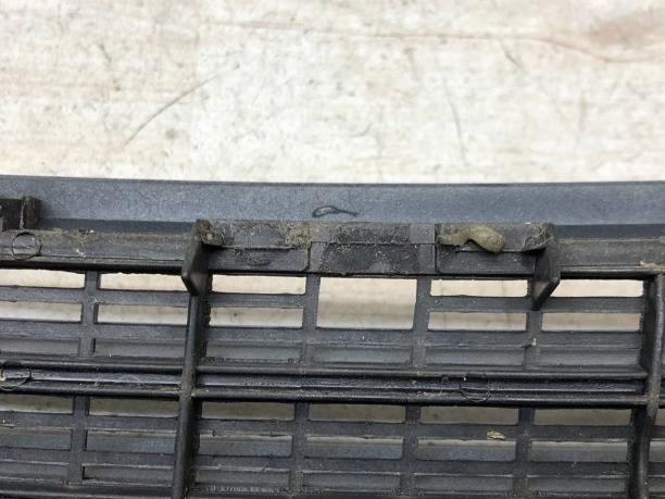 Решетка капота Mercedes W203 A2038800205