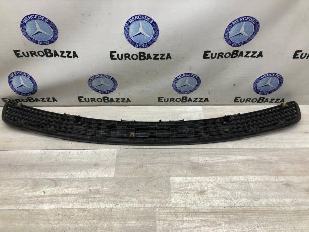 Решетка капота Mercedes W203 A2038800205