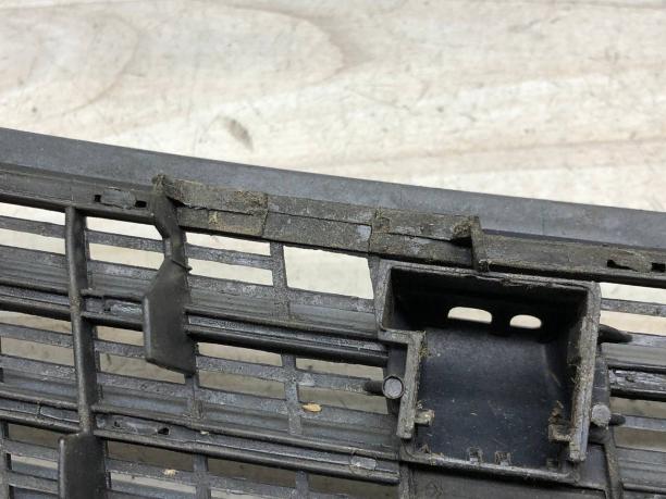 Решетка капота Mercedes W203 A2038800205
