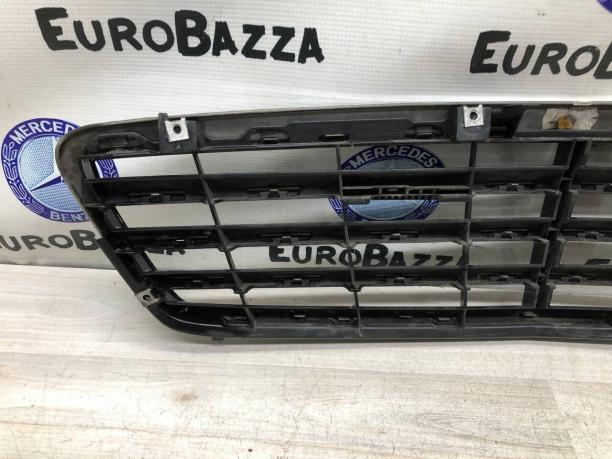 Решетка радиатора Mercedes W203 A2038800223