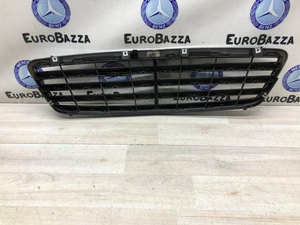 Решетка радиатора Mercedes W203 A2038800223