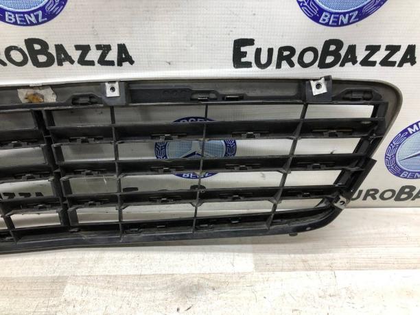 Решетка радиатора Mercedes W203 A2038800223