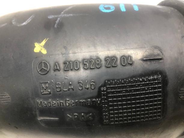 Патрубок радиатора Mercedes W210 A2105282204