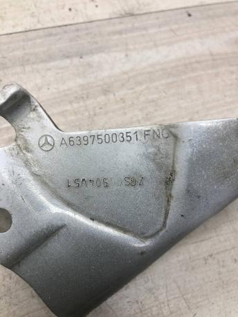 Петля капота Mercedes W639 Vito A6397500251