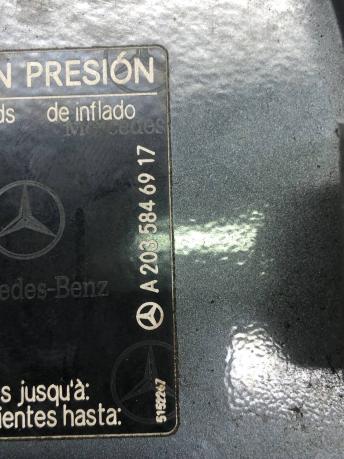 Лючок бензобака Mercedes W203 A2037500806