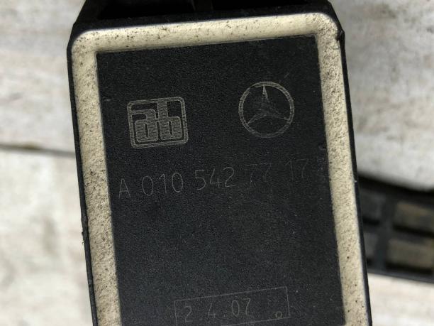 Датчик уровня подвески Mercedes W211 A0105427717