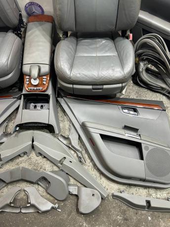 Передние сидения Mercedes W221 A2219100546