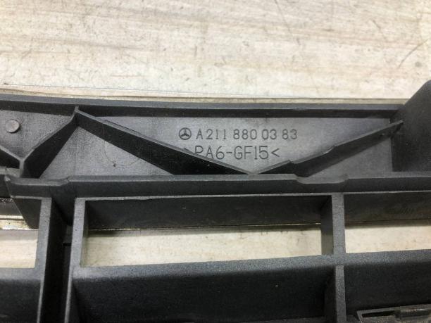 Решетка радиатора Mercedes W211 A2118800383