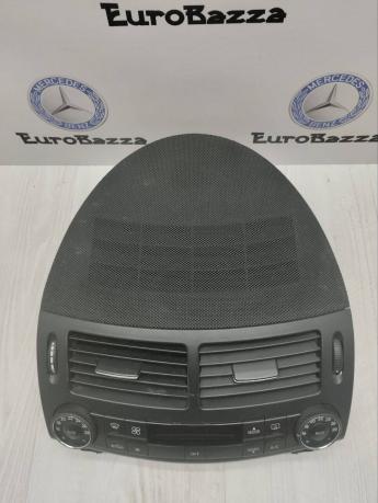 Дефлектор центральный с климатом Mercedes W211 A2118300890