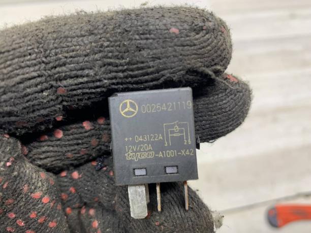 Реле топливного насоса Mercedes W221 A0025411119