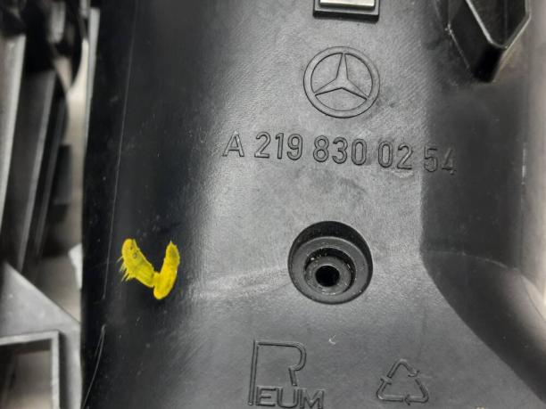 Дефлектор воздушный Mercedes W219 CLS  2198300254