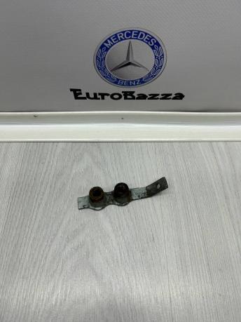 Крепежная пластина развального болта Mercedes W211 A2303571042