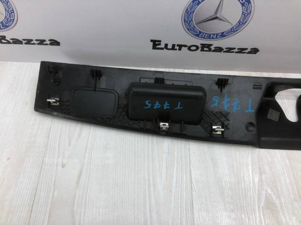 Накладка нижнего проема багажника Mercedes W164 A1647400030