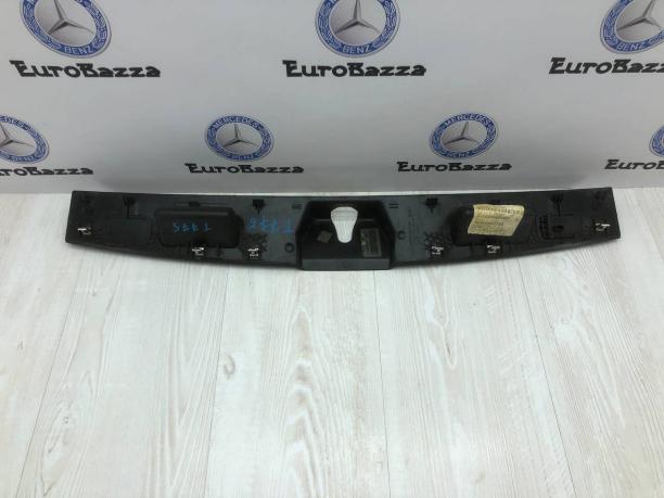Накладка нижнего проема багажника Mercedes W164 A1647400030