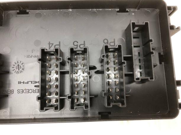 Блок предохранителей передний Mercedes X164 A1645403372