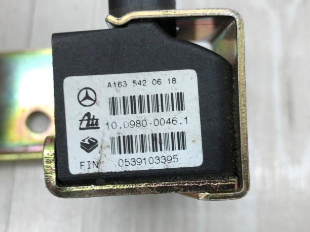 Датчик скорости на кронштейне Mercedes W163 A1635420618