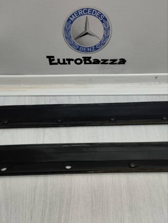 Нижняя накладка передней двери Mercedes W164 A1646904862