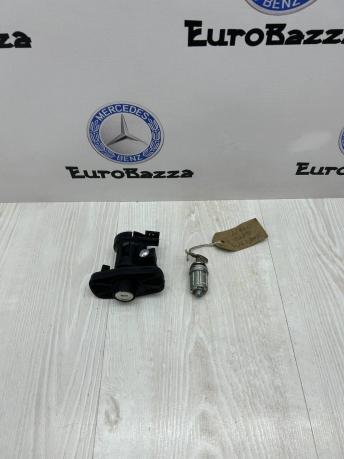 Замок крышки багажника с личинкой Mercedes W204 А2128904067 А2128904067