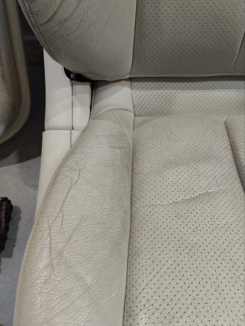 Передние сидения Mercedes W209 A2099100150