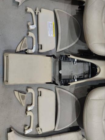 Передние сидения Mercedes W209 A2099100150
