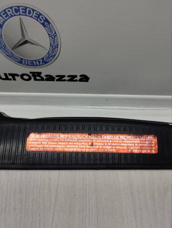 Накладка погрузочного контура Mercedes W116 A1166980789