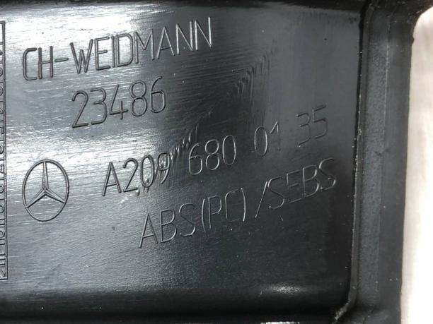 Накладка порога внутренняя Mercedes W209 A2096800135